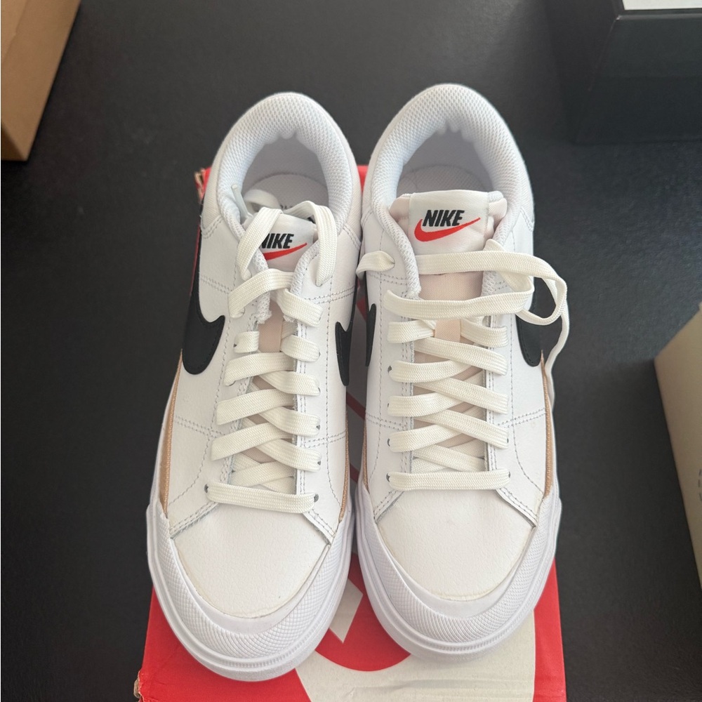Nike White and Black Low-Top Sneakers